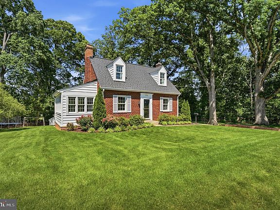 3rd image of 2516 Beacon Hill Rd