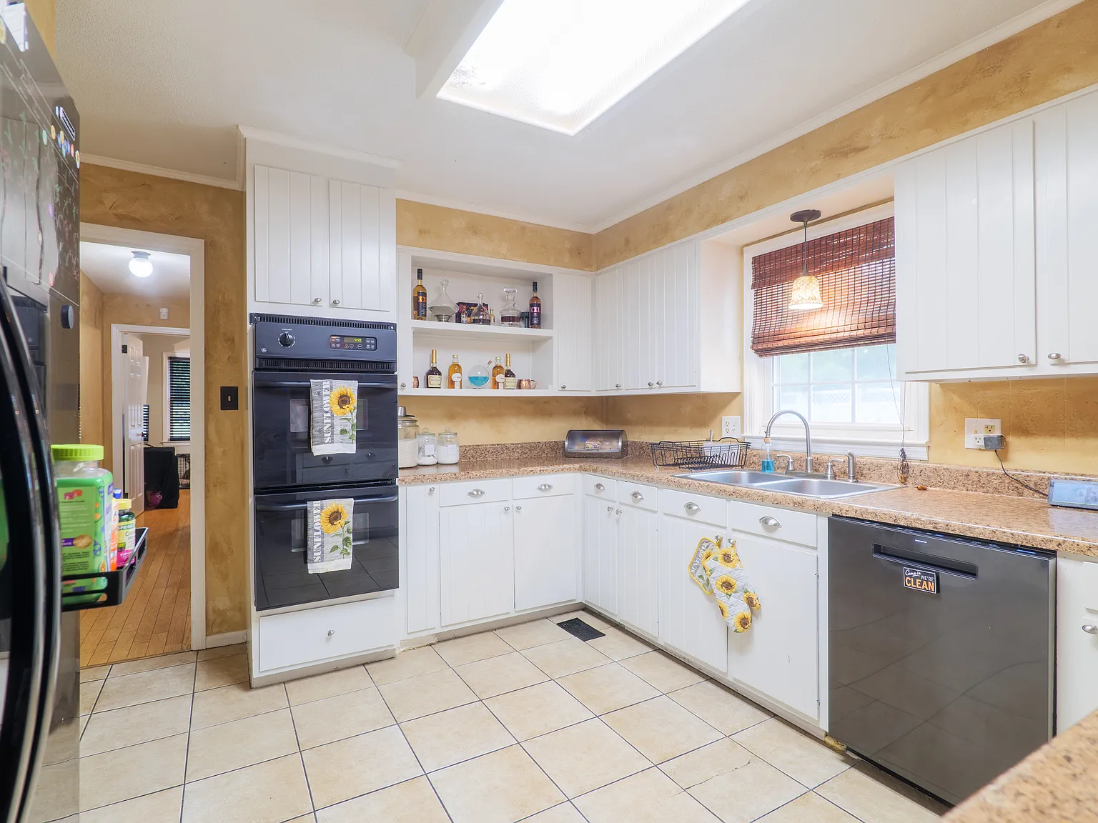 2114 Jerry Jones Dr — Photo 4