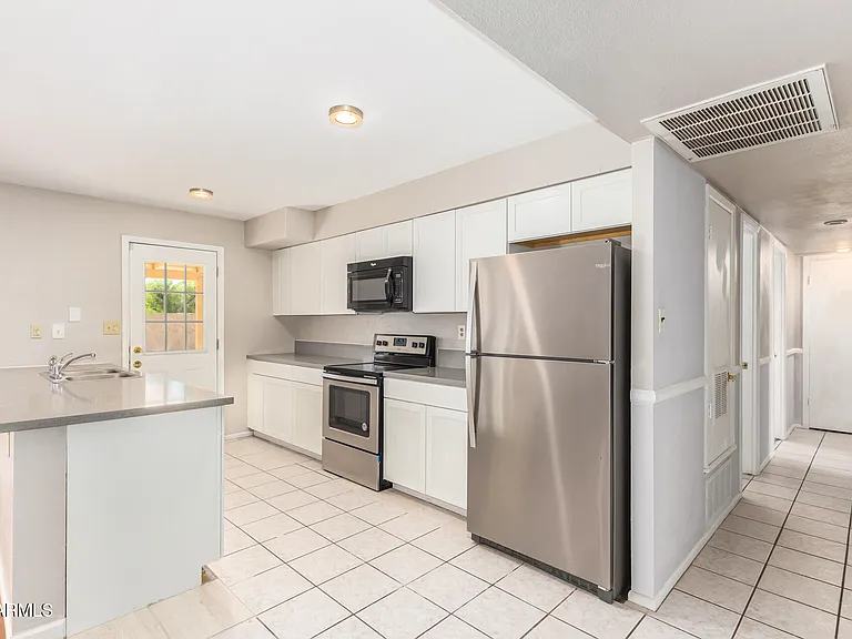 1903 E Balboa Dr — Photo 4