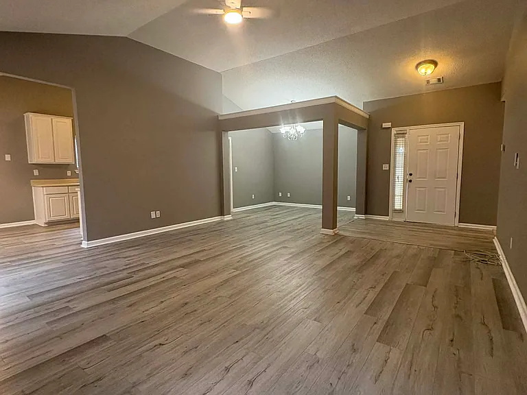 4902 Larkspur Ln — Photo 4