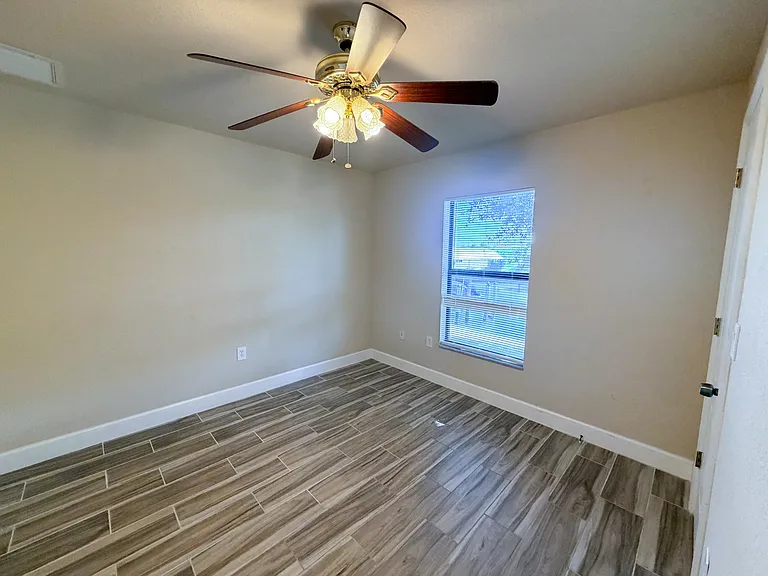 2110 SW 38th Ter — Photo 21
