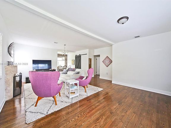4th image of 625 Zamora Ave