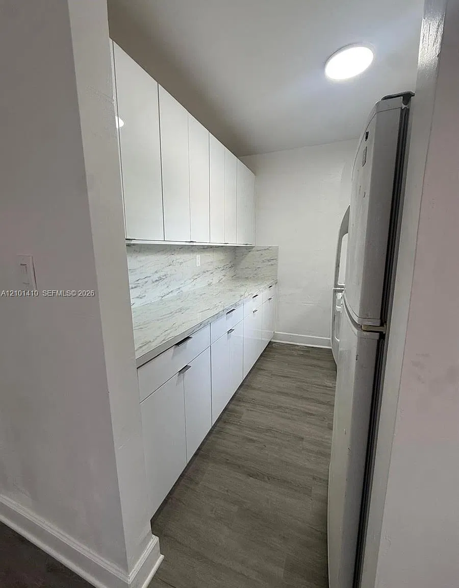 1245 W 24th St — Photo 3