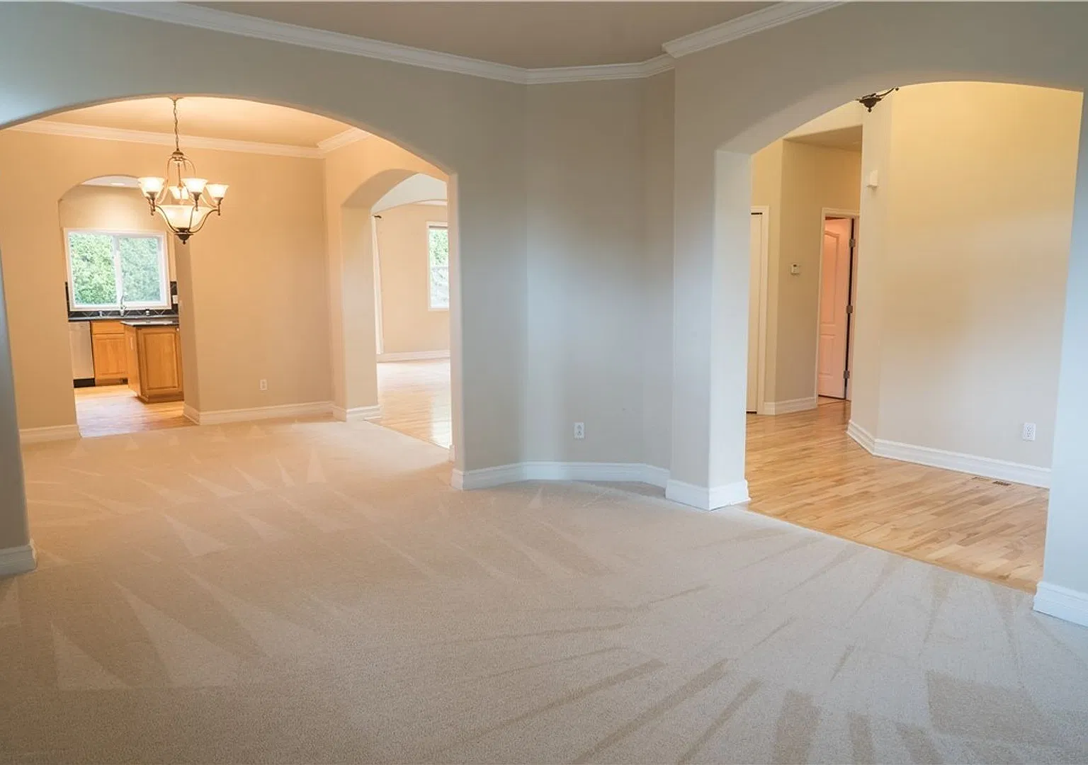 3Bd/2.75Ba Renton Home — Photo 3