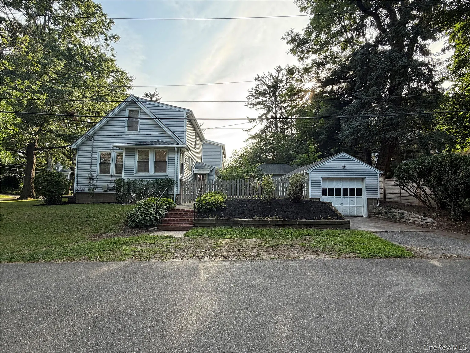 2 bed, 1.5 bath, 824 sqft, $4,900 — Photo 2