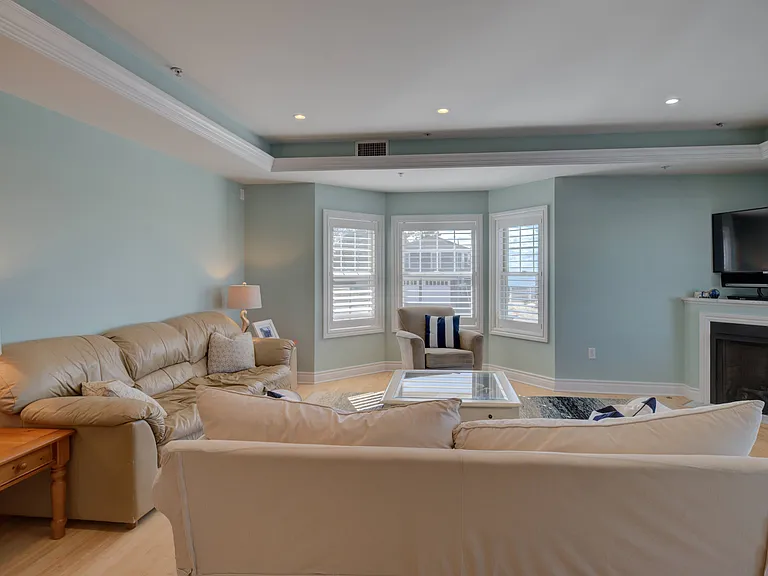124 Bay St #R2 — Photo 7