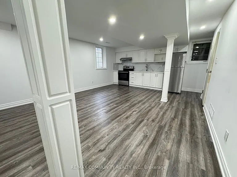 933 Red Deer Ave — Photo 14