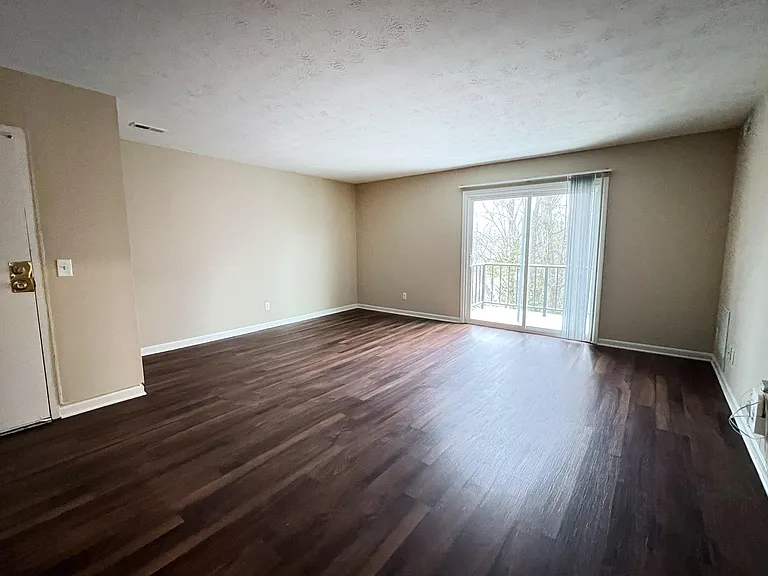 Crown Crossing Apartments — Photo 76