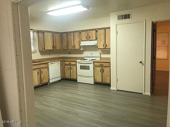 3rd image of 6731 N 65th Ave