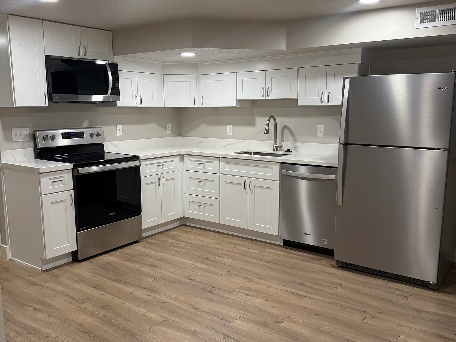 2 bed, 1250 sqft, $1,600 — Photo 2