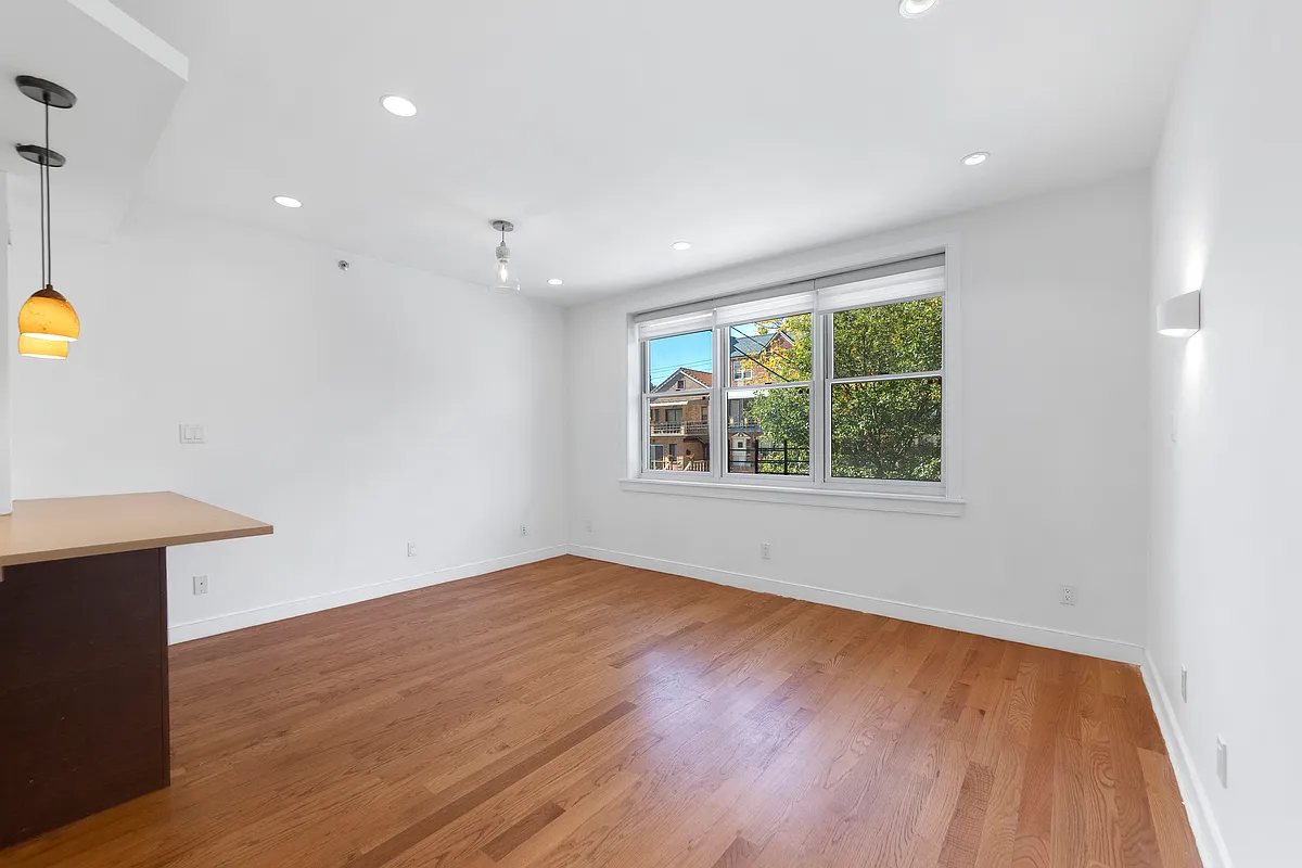 Building Photo - 1773 E 19th St #1