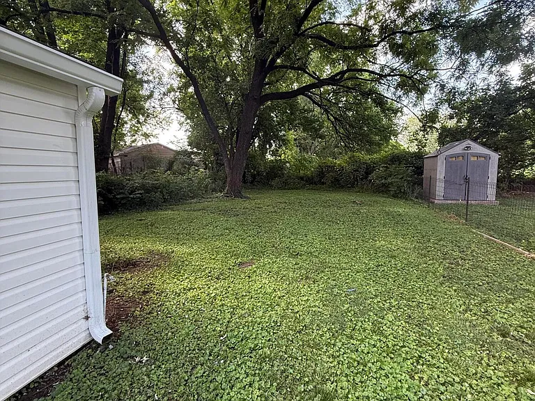 1637 Thornberry Ave — Photo 11
