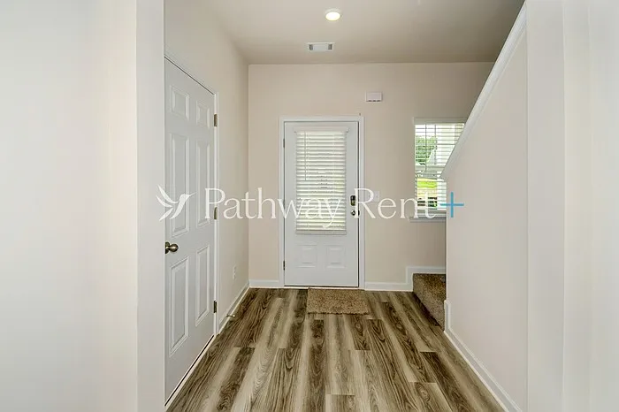 612 Mackenzie Cv — Photo 6