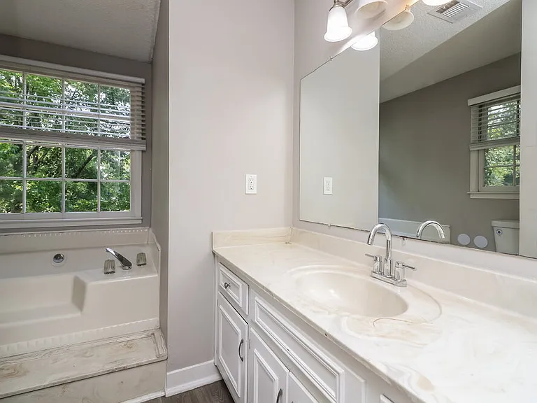 2981 Sutton Dr SW — Photo 16