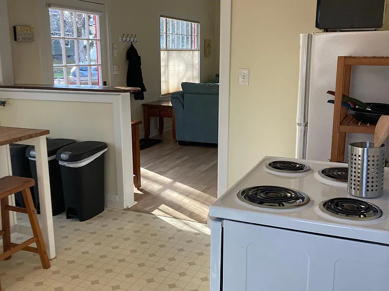 831 Valencia St — Photo 12