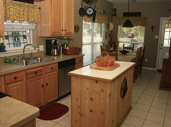 5th image of 1381 Kingston Pl