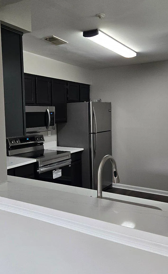3 bed, 2.5 bath, 1610 sqft, $2,400 — Photo 4
