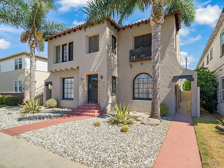 1136 Bennett Ave — Photo 4