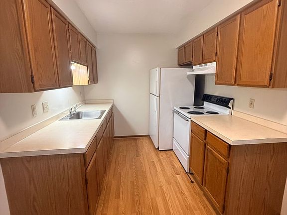 2nd image of 637 Mentor Ave #621
