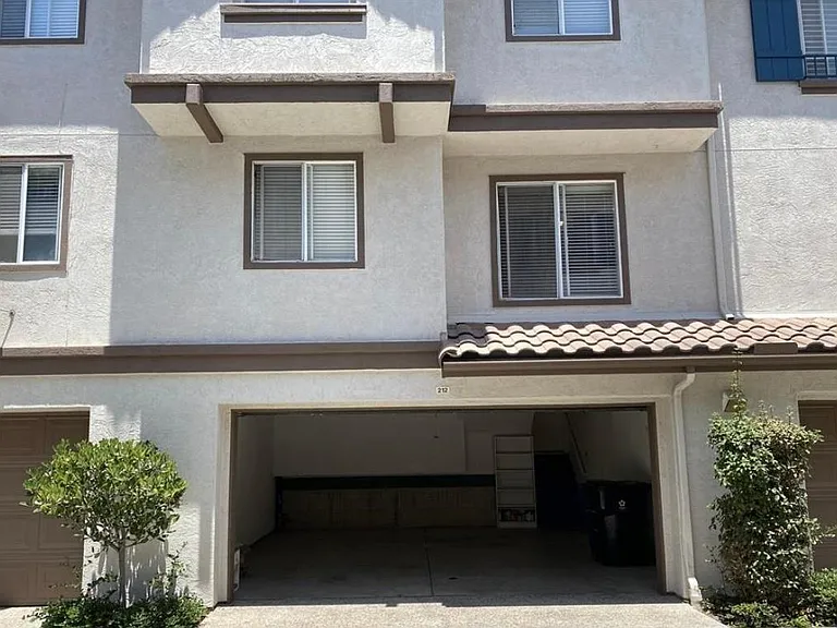 10254 Wateridge Cir #212 — Photo 4
