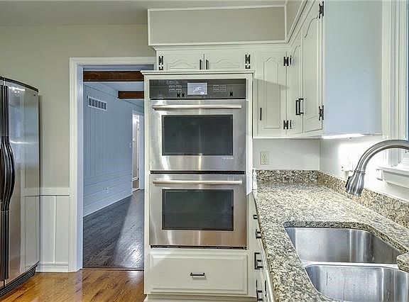 3rd image of 10220 Granada Ln