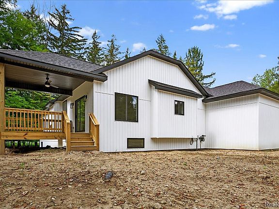3rd image of 3133 Farmbrook Ln
