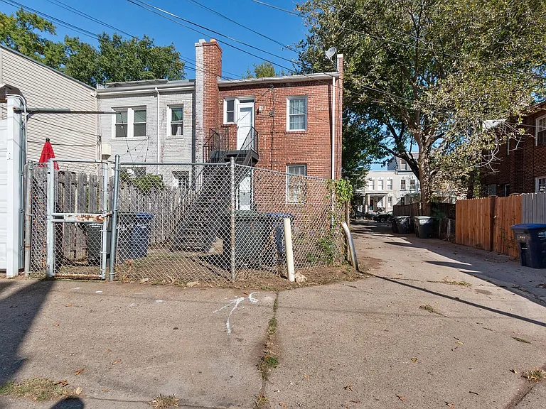 1631 E St SE #1 — Photo 30