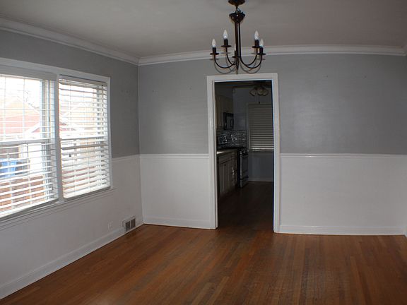 5th image of 10242 S Talman Ave
