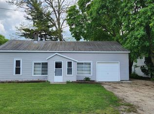 209 W Pine St, Edmore, MI 48829