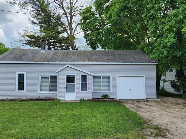 209 W Pine St, Edmore, MI 48829