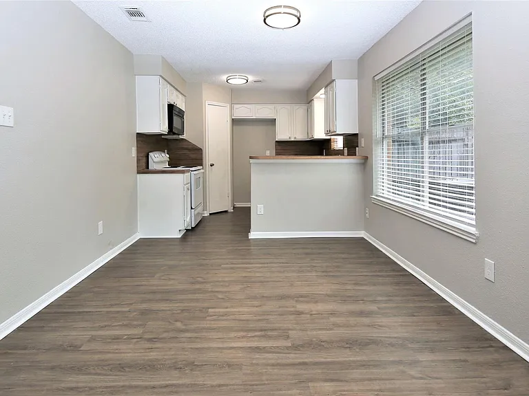 7814 Barnhill Dr — Photo 7