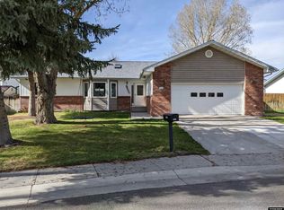 1304 E Forest Dr, Riverton, WY 82501