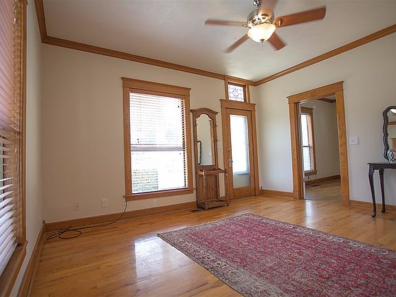 4th image of 519 W Bryan Ave