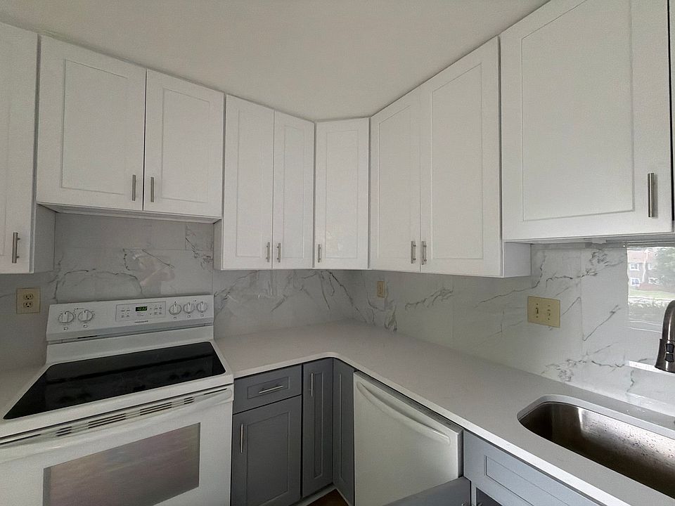 1st image of 20 Citadel Cir