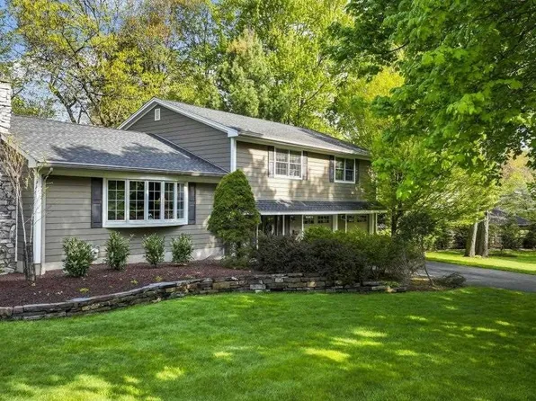 63 Stone Fence Rd, Allendale, NJ 07401
