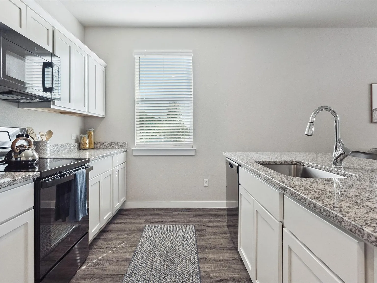 2 bed, 2.5 bath, 1084 sqft, $1,500 — Photo 4