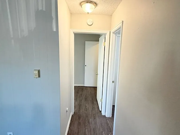 Westwind Apartments — Photo 13