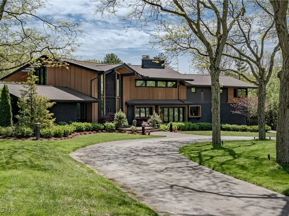 2471 Snowberry Ln, Pepper Pike, OH 44124