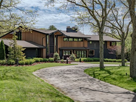 2471 Snowberry Ln, Pepper Pike, OH 44124
