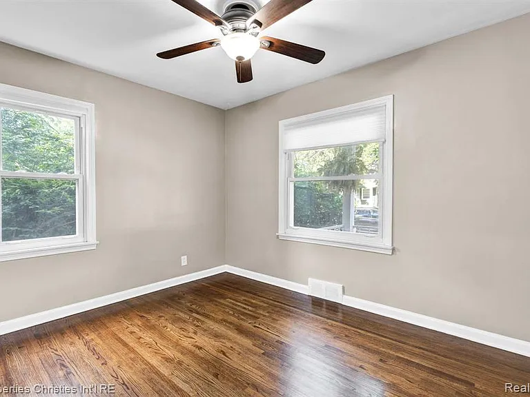 4271 Prairie Ave — Photo 21