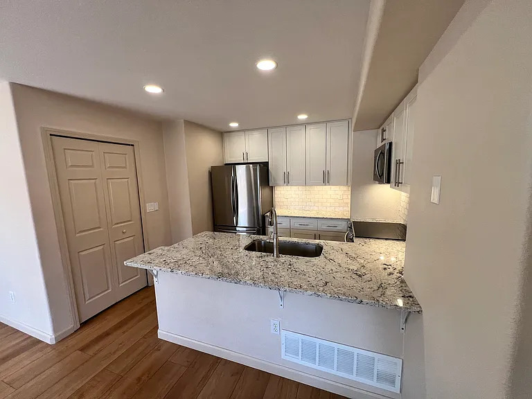 2070 Gonzaga Point — Photo 5