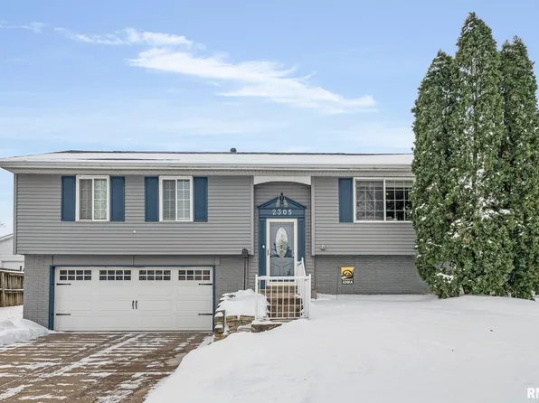 2305 Echodale Dr, Bettendorf, IA 52722