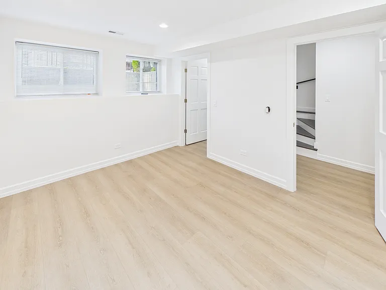 2421 W Lexington St #G — Photo 24