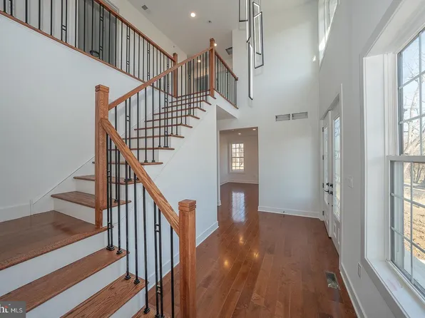 2627 County Line Rd, Chalfont, PA 18914