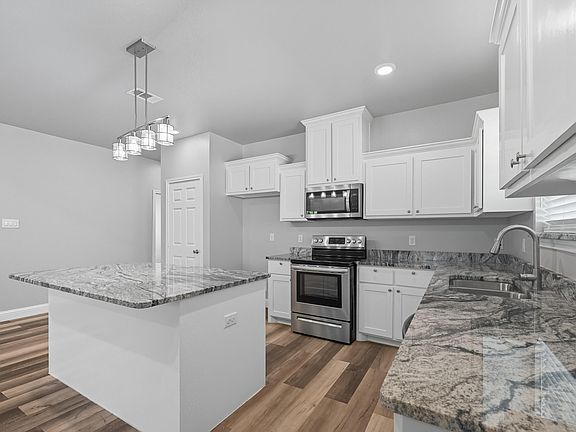 5th image of 2115 Hemphill St