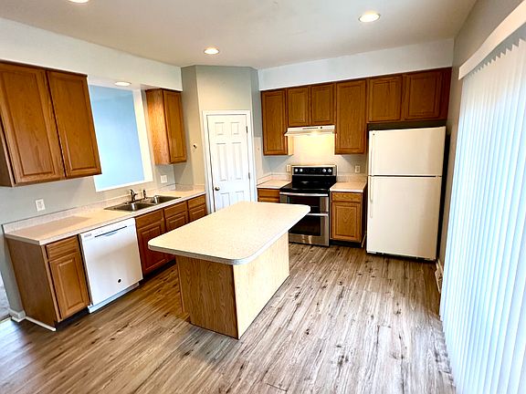 33 Sara Ln - Kitchen w/ Island (kitchen now has new LVP floor and new stainless steel refrigerator)