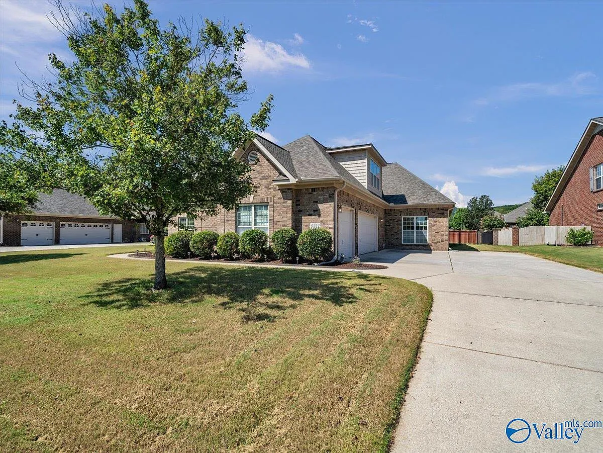 4 bed, 4.5 bath, 3602 sqft, $4,500 — Photo 3