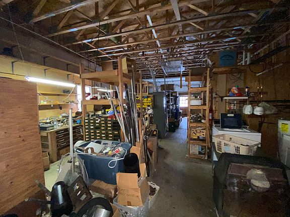 3rd image of 21 Atwood Ln