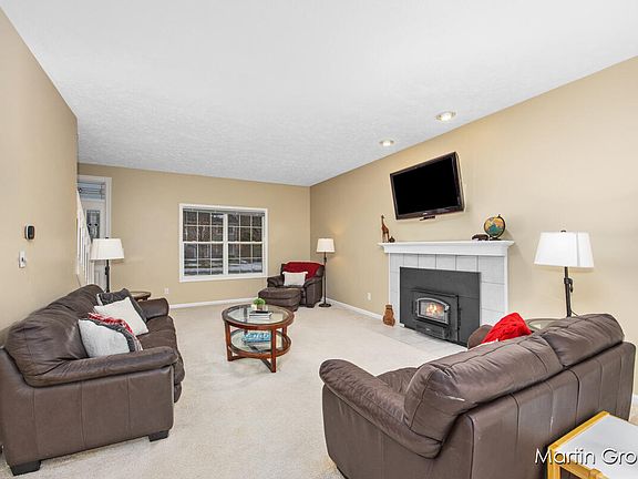 3rd image of 2510 Tallgrass Ave SE