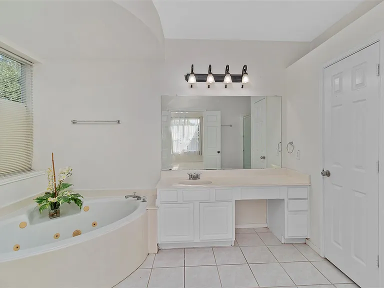 17531 Aspen Ridge Ct — Photo 23